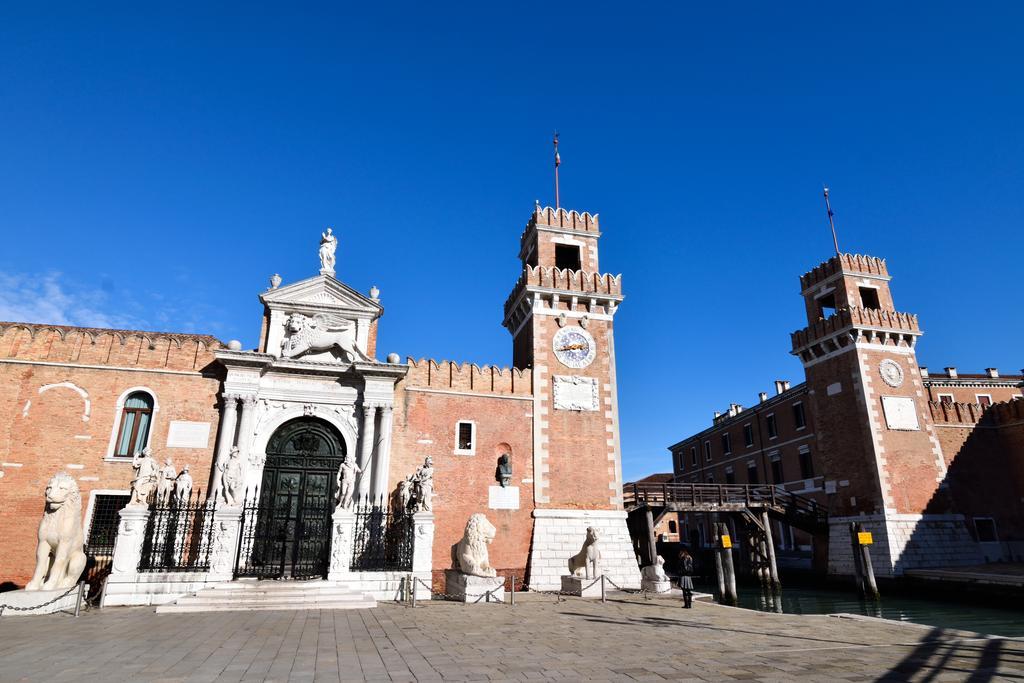 Venice Life Room photo